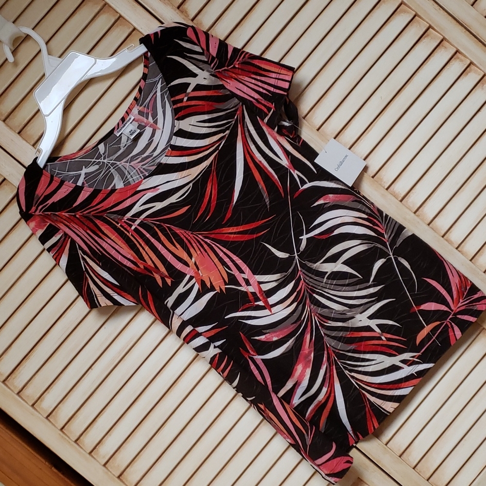 Short sleeve Island design top